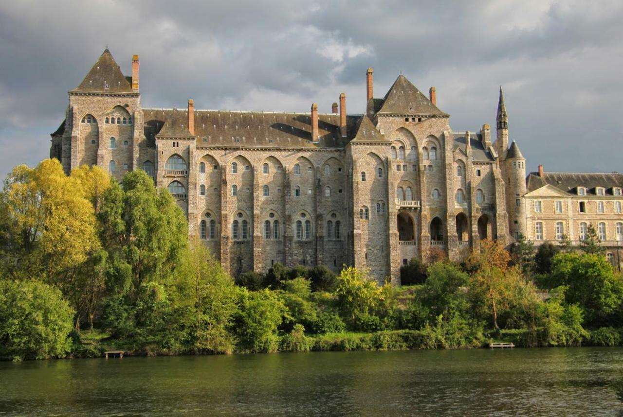 Logis De La Helberdiere Cosse-en-Champagne ภายนอก รูปภาพ